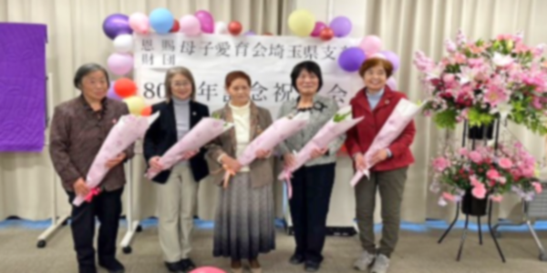 来賓の方に花束贈呈